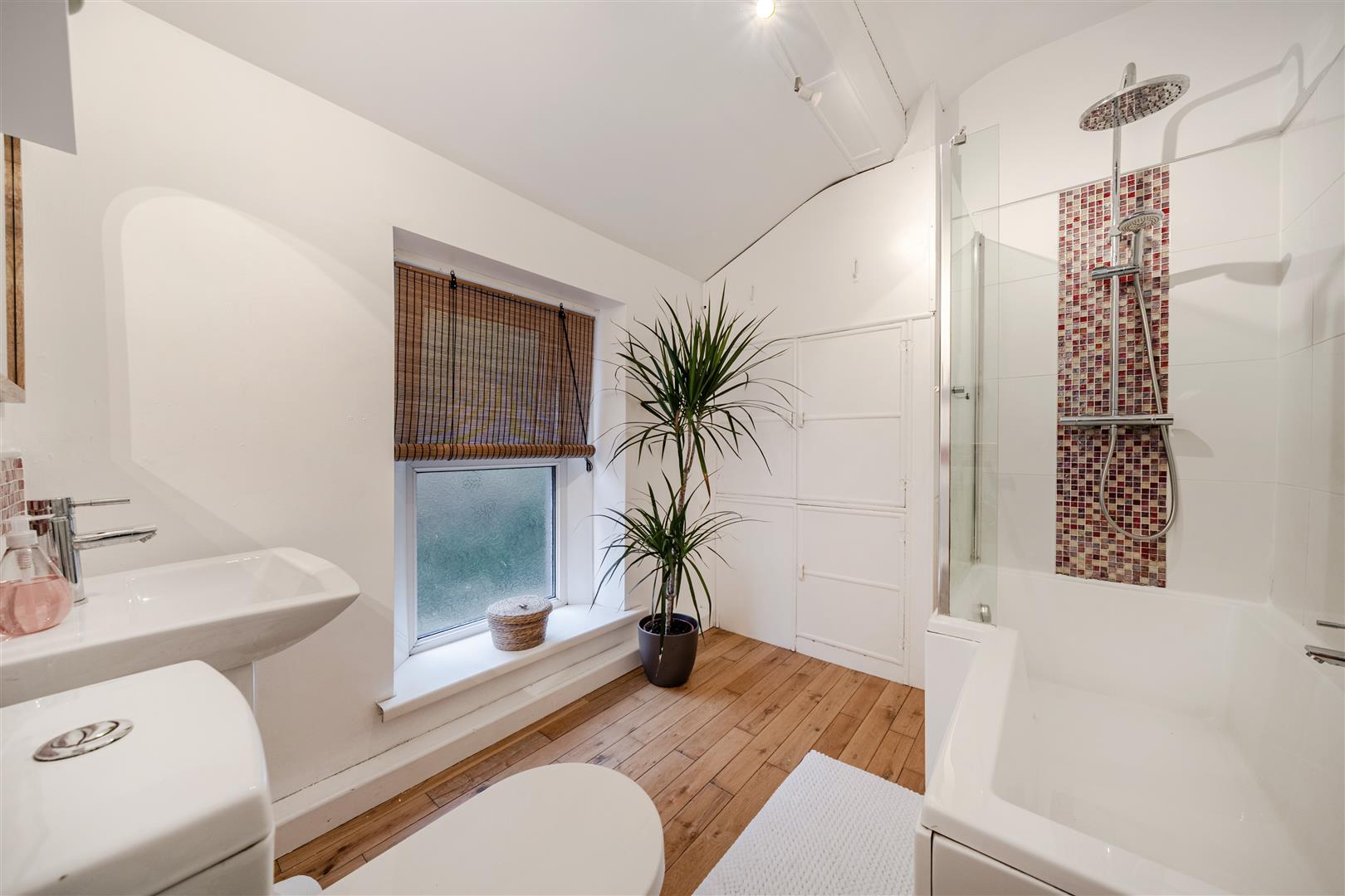 Bryn Y Don Road, Mount Pleasant, Swansea, SA1 6YA